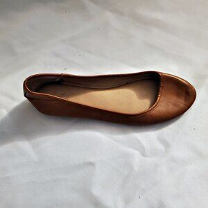 UNIVERSAL THREAD Camel Brown Tan Ballet Flats Sz 8 EUC